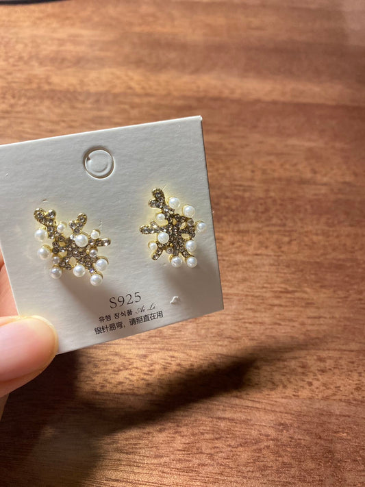Irregular snowflake earrings