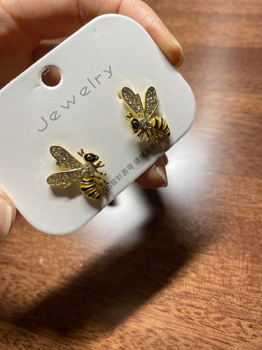 Bee-shaped earrings