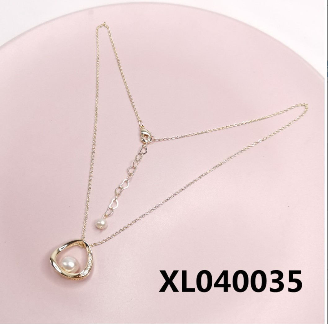 Versatile circle pearl necklace