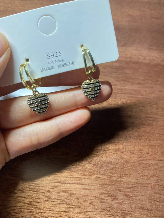 Heart-type earrings